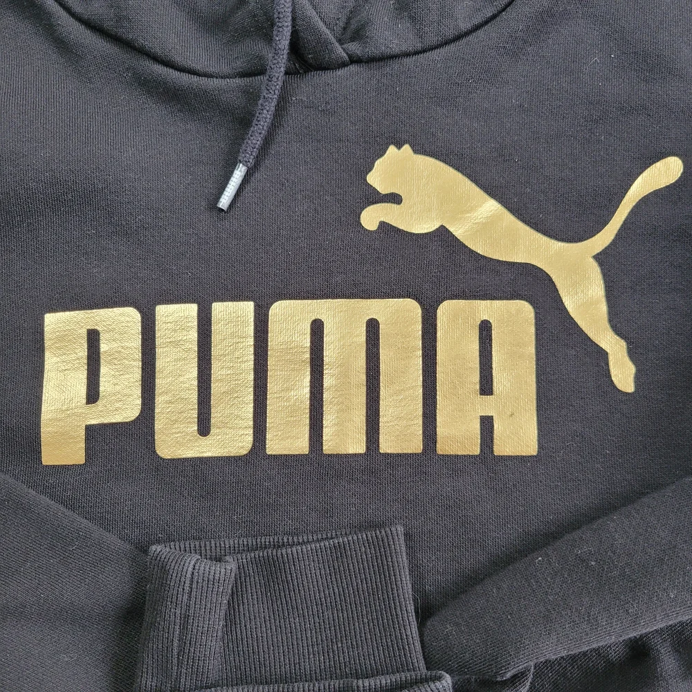 PUMA Cropped Hoodie – Size L
Condition: Gently used / Like new - Picture 3 of 7